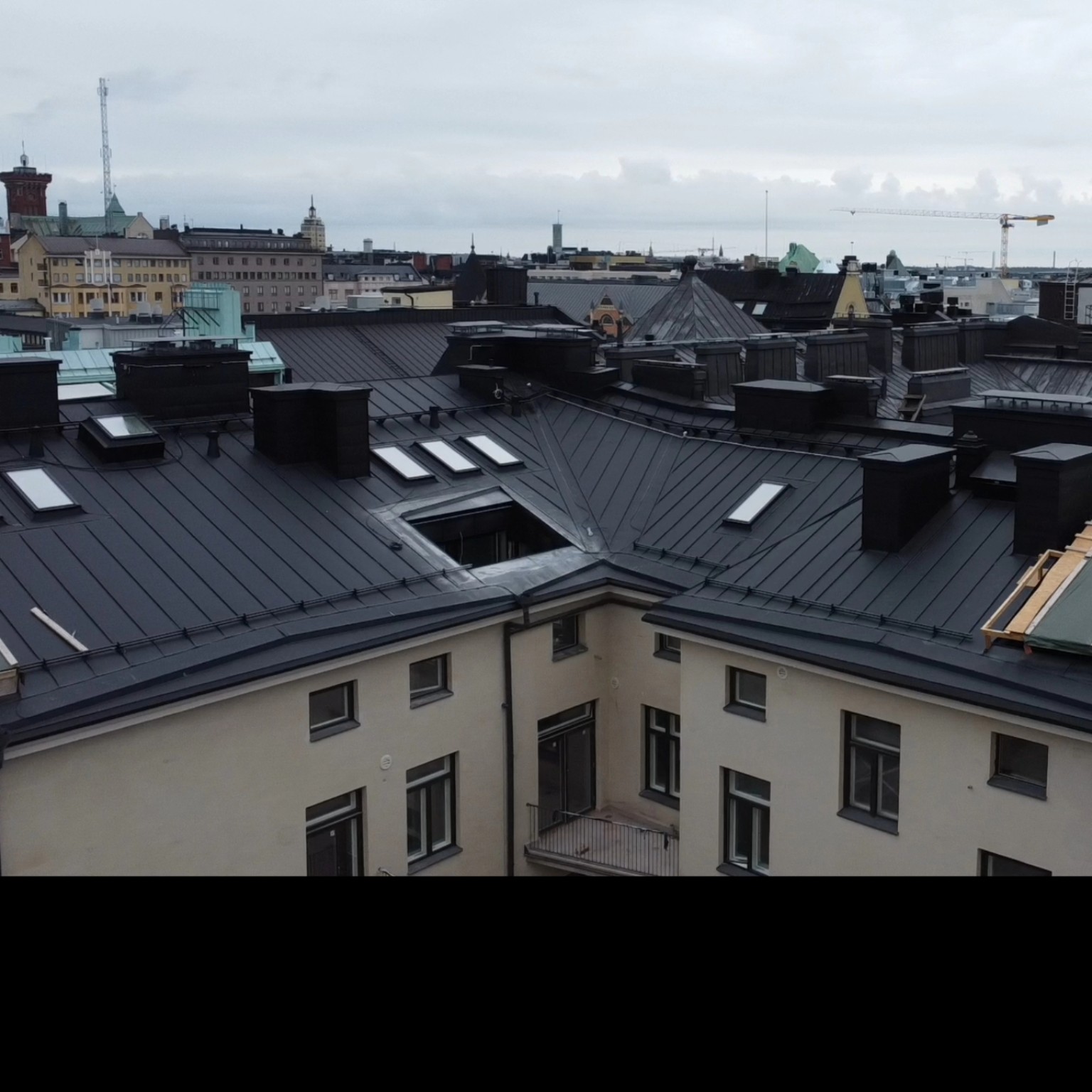Eteläranta 4 — Jumta satekas un skursteņu apšuvumi