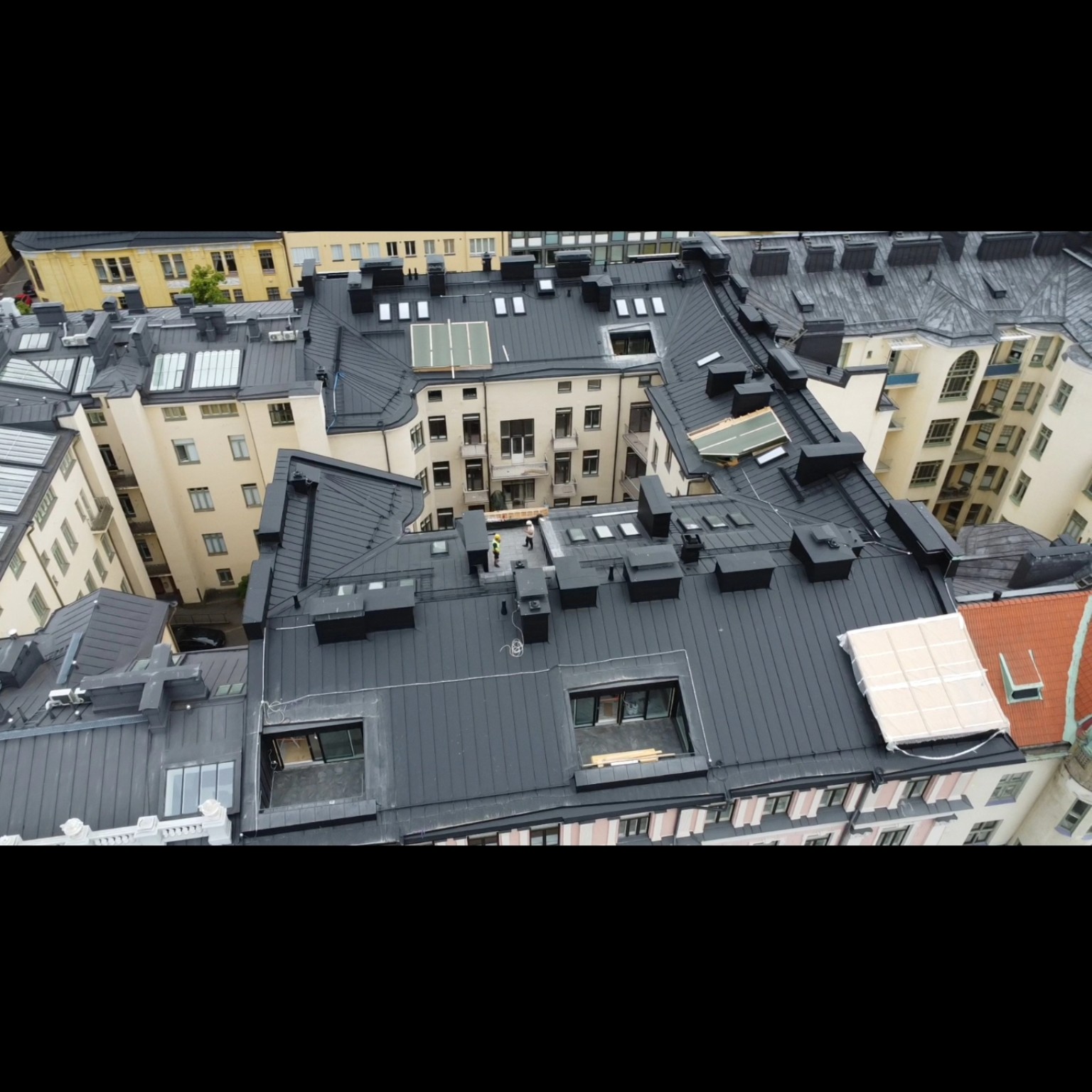Eteläranta 4 — Jumta un iekšpagalma kopskats